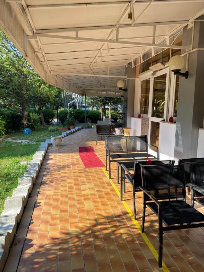 Hotel Rosapineta - Adults Only Линяно Сабиадоро Екстериор снимка
