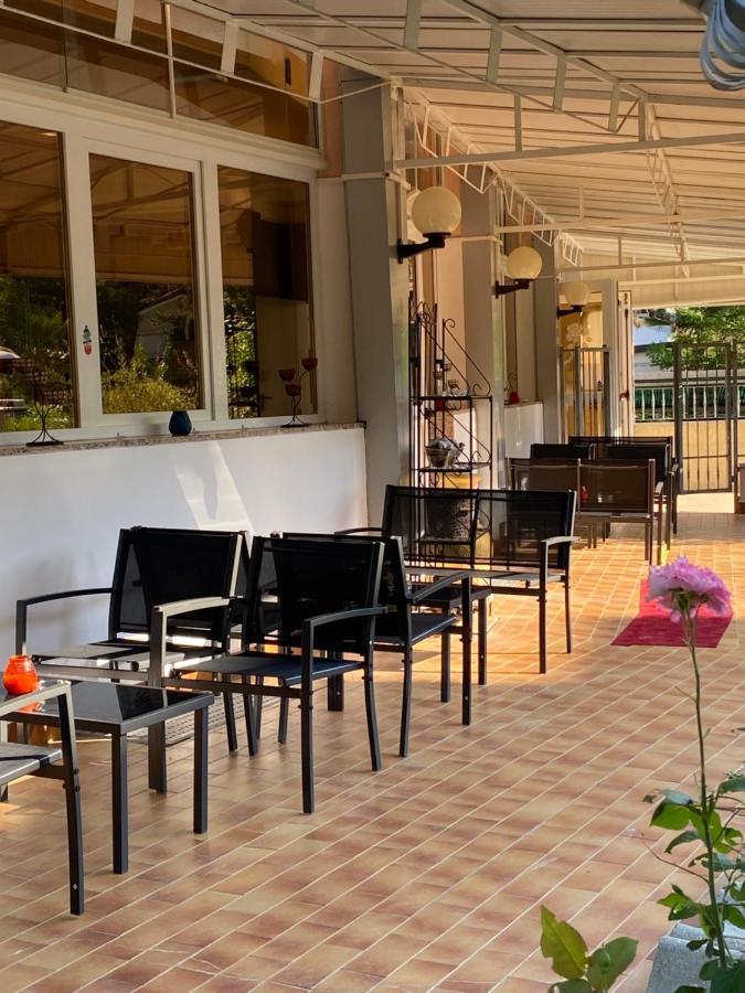 Hotel Rosapineta - Adults Only Линяно Сабиадоро Екстериор снимка