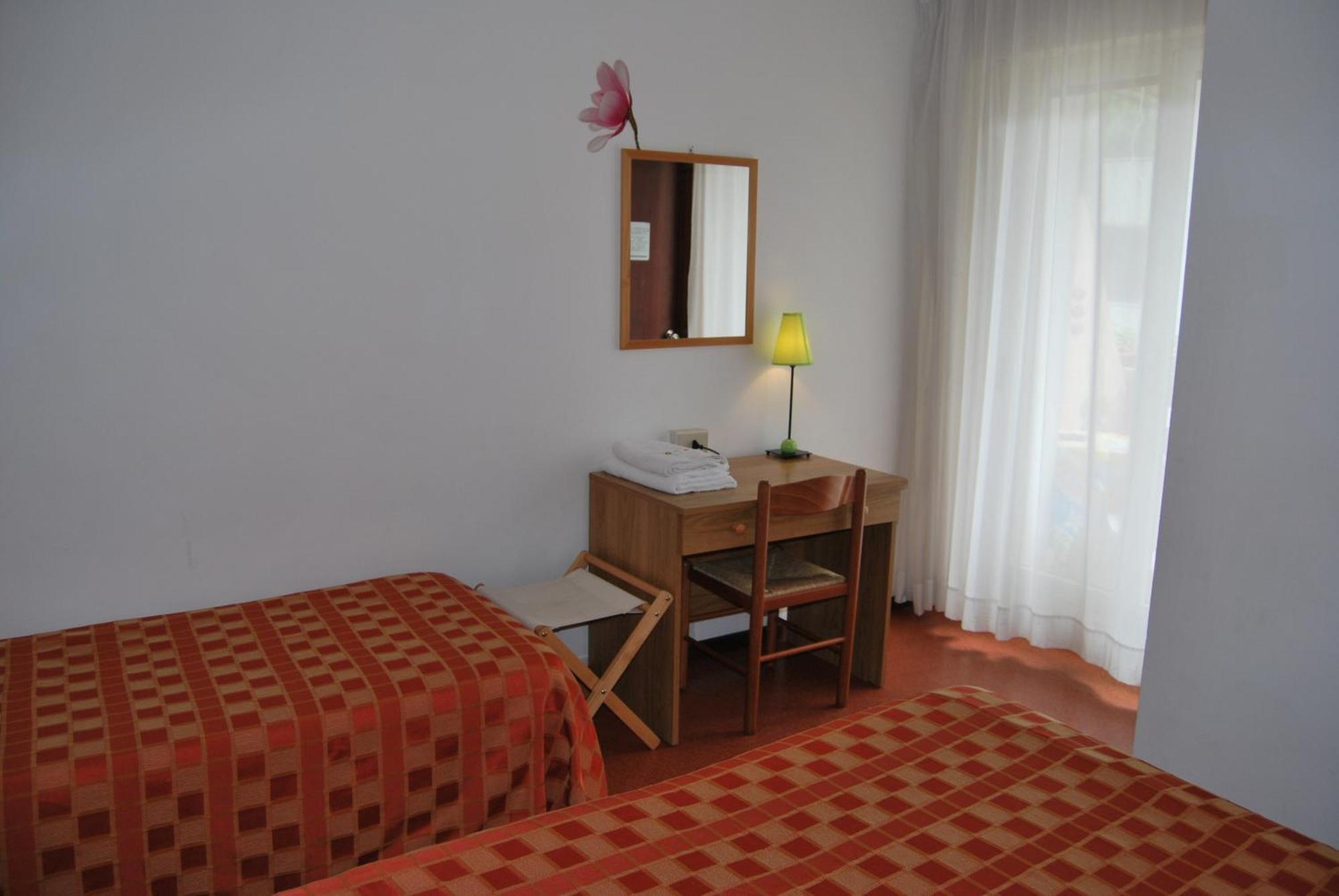Hotel Rosapineta - Adults Only Линяно Сабиадоро Екстериор снимка