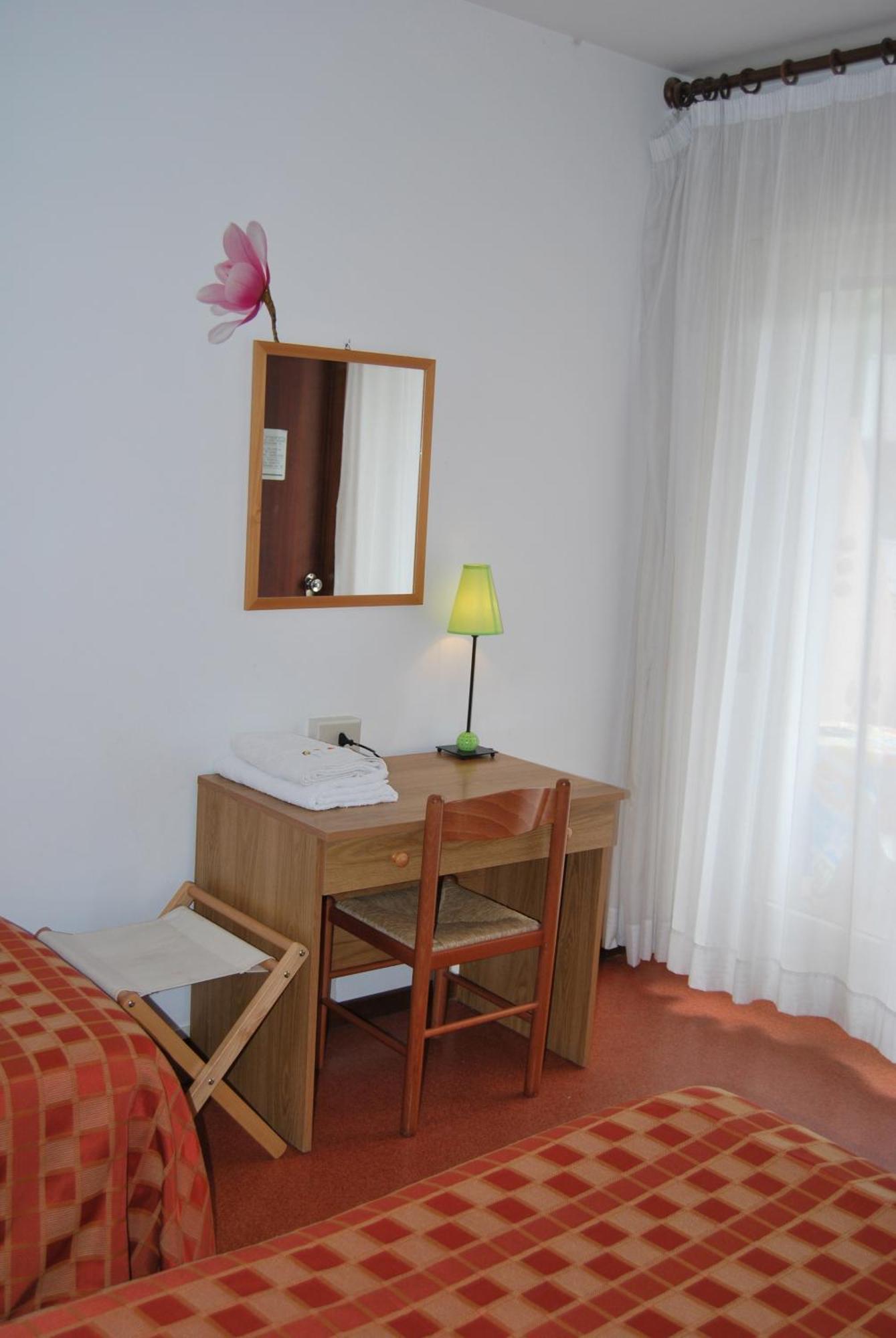 Hotel Rosapineta - Adults Only Линяно Сабиадоро Екстериор снимка